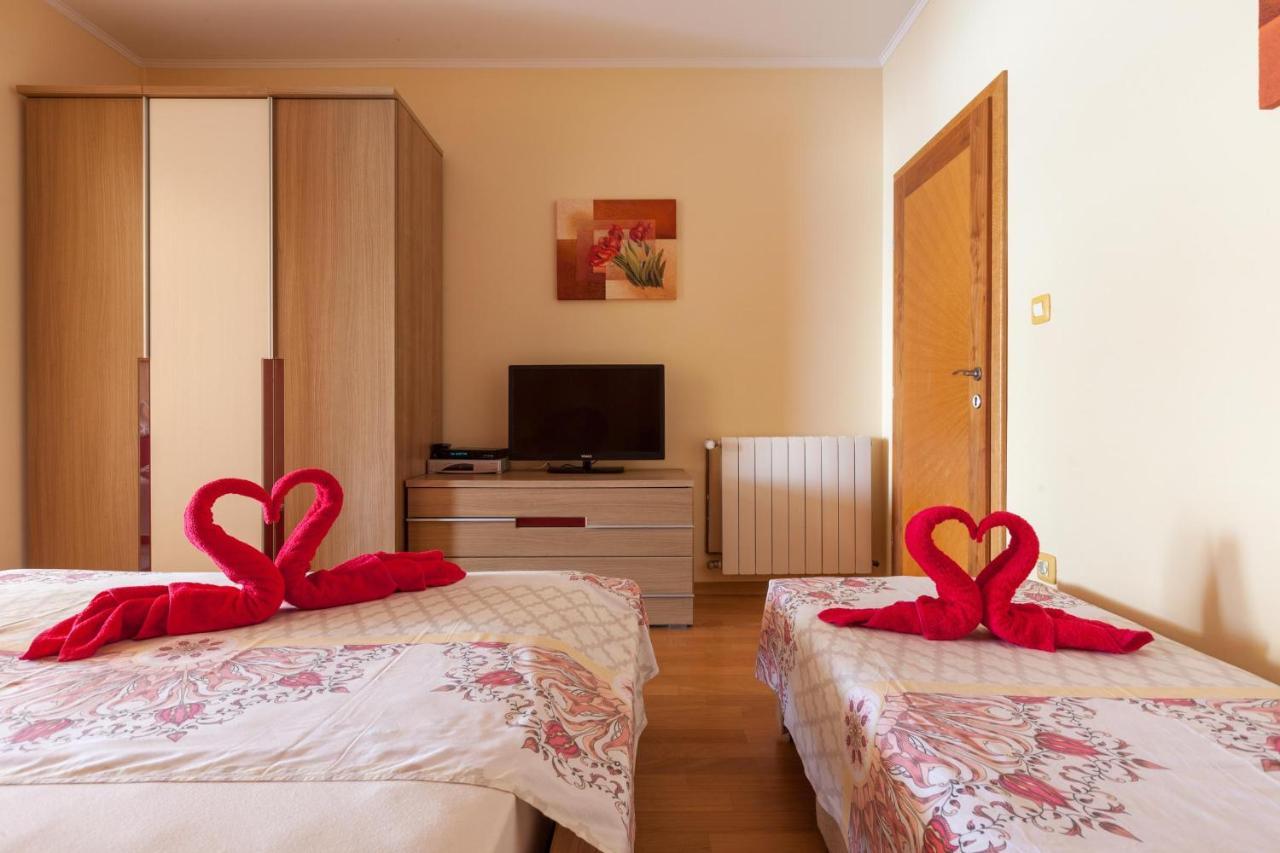 Apartments Marijan - Beachfront Tučepi Екстериор снимка