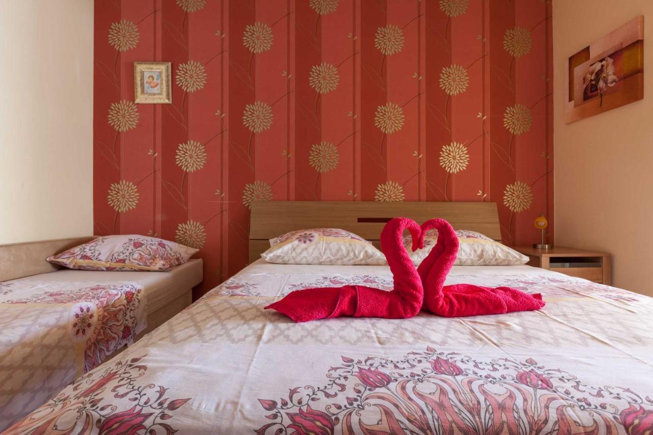 Apartments Marijan - Beachfront Tučepi Екстериор снимка